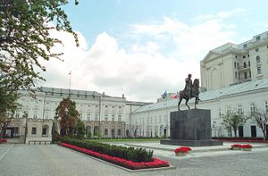 Presidential Palace, Warsaw, with equestrian statue of Prince Józef Poniatowski by Bertel Thorvaldsen.