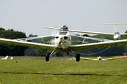 A Pawnee aerotowing a glider