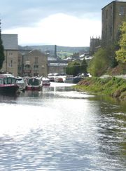 A picturesque stretch on the Calder and Hebble Navigation, England