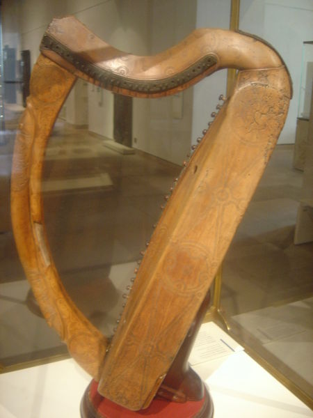 Image:Celtic harp dsc05425.jpg