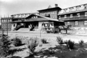 The El Tovar Hotel in the 1900s