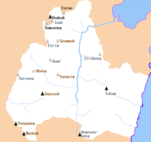 Principal mountains and drainage patterns of Gyeongju.  Mountains of 500–700 m are in gray, those taller than 700 m in black.