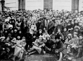 Trotsky with Lenin and soldiers in Petrograd in 1921